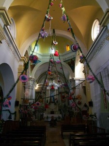 ·Christmas decorations inside the church in Tlachichuca