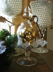 Happy To Design: “Jingle Bells…Jingle Bells” A Christmas Cloche!