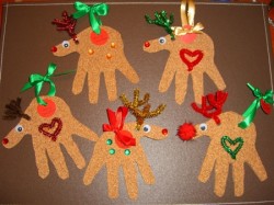 Reindeer Christmas Ornaments – 
Check out this fun Christmas craft ideas for kids! You can use hand prints or foot prints.