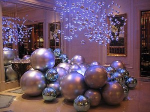 ·Decorating ideas using Christmas ornaments