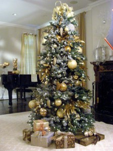 Create a Designer Christmas Tree : Decorating