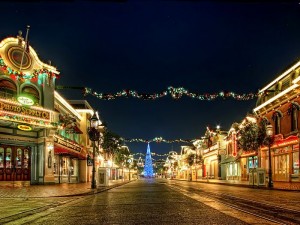 Mickey Wreaths and Christmas Tree on Disneyland Main Street …